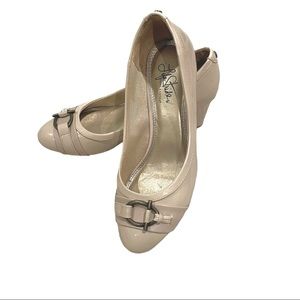 Life stride small heel shoe